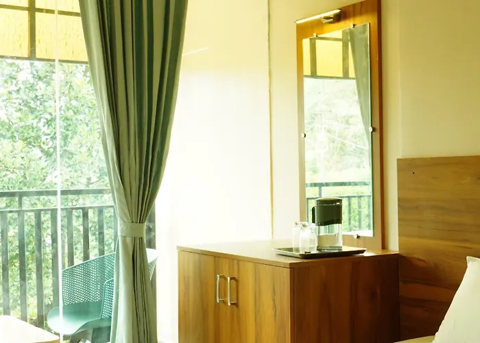 Vasu Inn - Rooms In Valparai