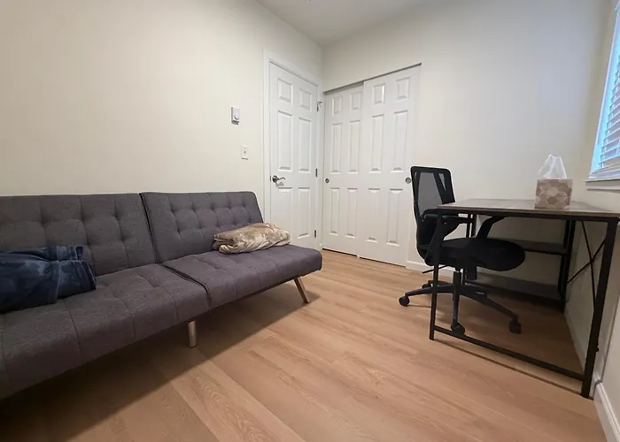 Sleek & Secure Modern Suite Near Ferry