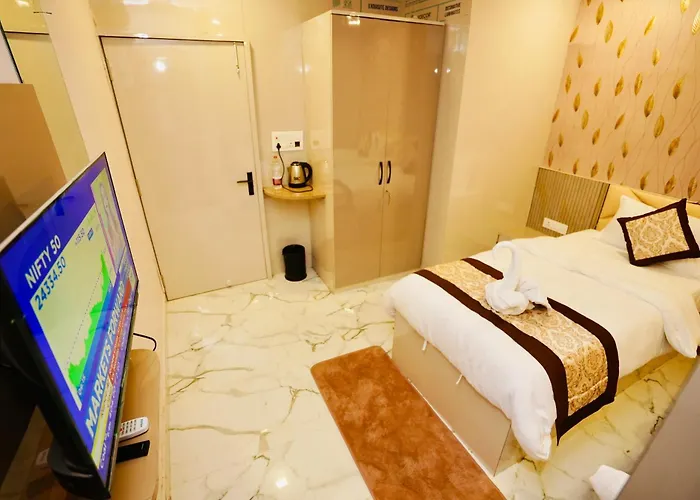 Grand Palace Hotel With Swimming Pool