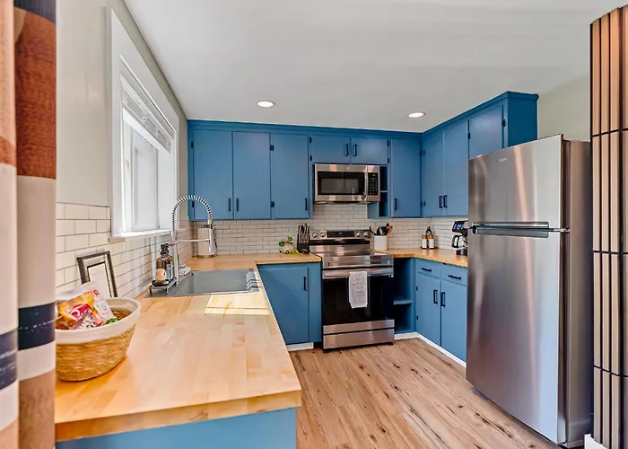 Radio Hill Retreat W/ Hot Tub Near Cwu & Dt