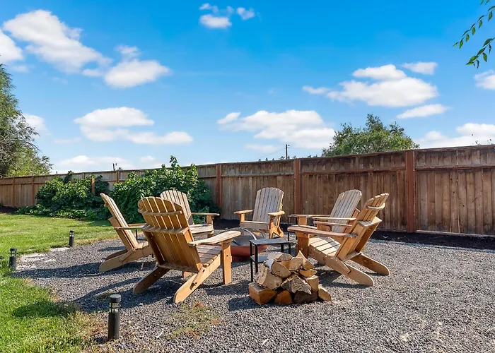 Radio Hill Retreat W/ Hot Tub Near Cwu & Dt