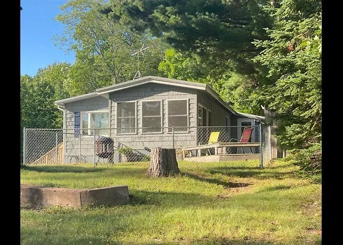 "The Beach House” On Lake Amnicon. Pet Friendly!