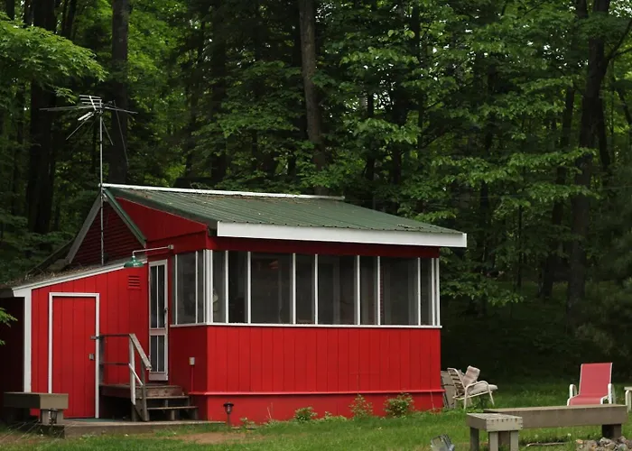 “The Bunk House” On Lake Amnicon. Pet Friendly!