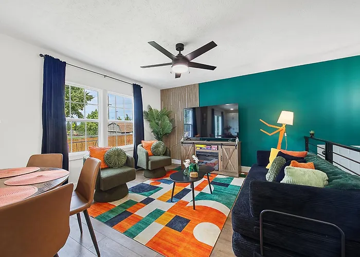 Luxury Retreat In Normal, Il - Movie Theater, Game Room & Hot Tub