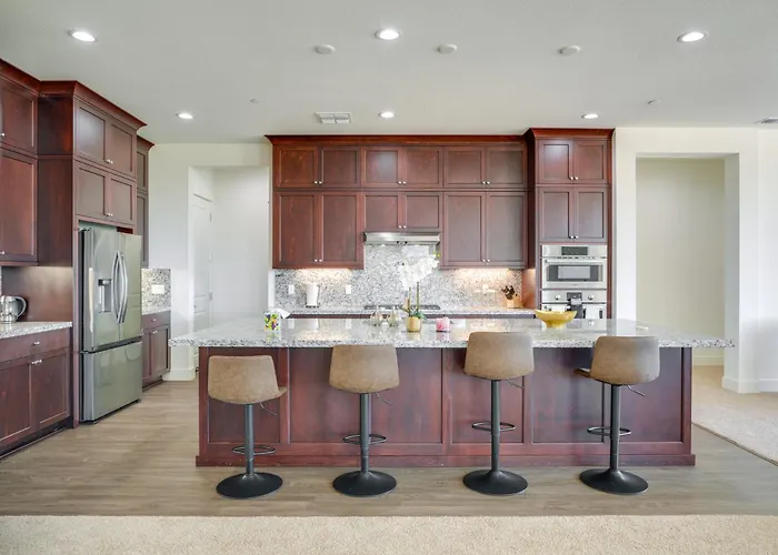 Private Yard & Patio! Modern Manteca Gem