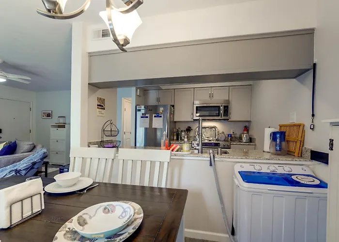 Walk To Capitola Village: Condo W/ 2 Surfboards