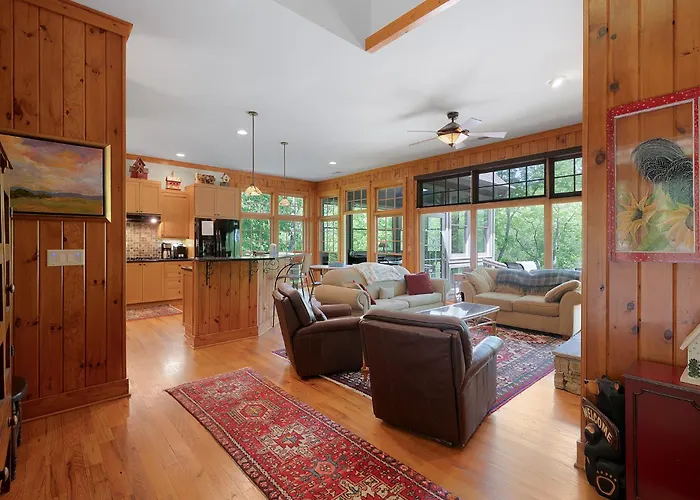 - Dawsonville, Ga - Take In Beautiful Lake Views, Kick Off A Game Of Foosball, Cozy Up By The Fireplace, And Unwind On The Scree
