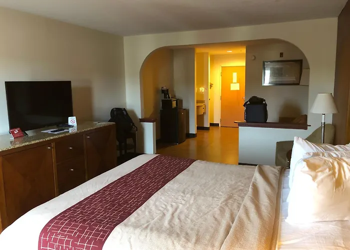Home Town Inn & Suites