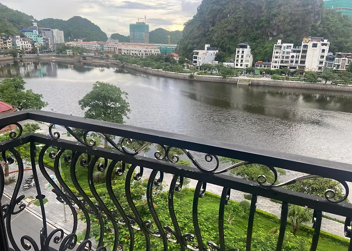 Anh Nhu Hostel & Restaurant Cat Ba