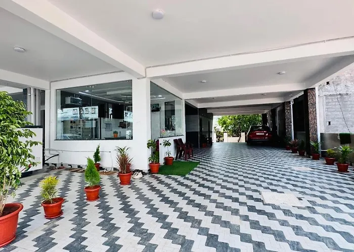 Arul Rayara Residency Near Sri Raghavendra Swamy Temple
