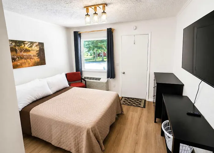 1 Queen Suite-Woodland Motor Lodge