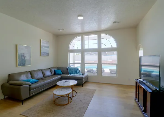 Extended Desert Pool House! Home Outside Abq