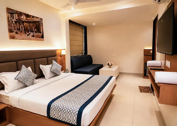 Royal Regal-Rooms & Suites