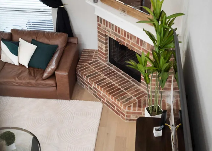 Spacious 5-Bd Ft A Pool Oasis And Bbq Grill