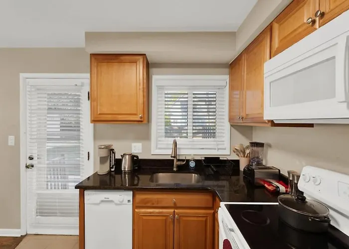 Chic 2Br Oasis - Downtown Birmingham