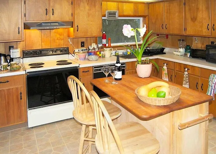 Charming Farmhouse Cottage Rental Situated In The Wilderness Near Stockbridge, Massachusetts