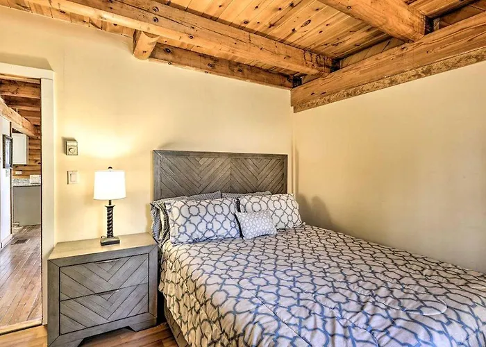 Delightful Log Cabin In The Pocono Mountains Near Scranton, Pennsylvania