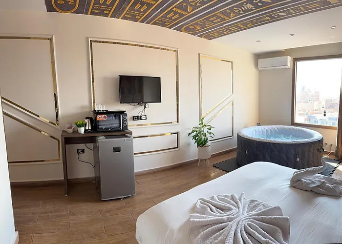 Aura Grand Pyramids View Inn