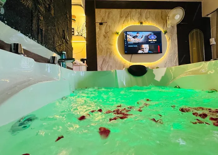 Desisparsh Luxury With Jacuzzi