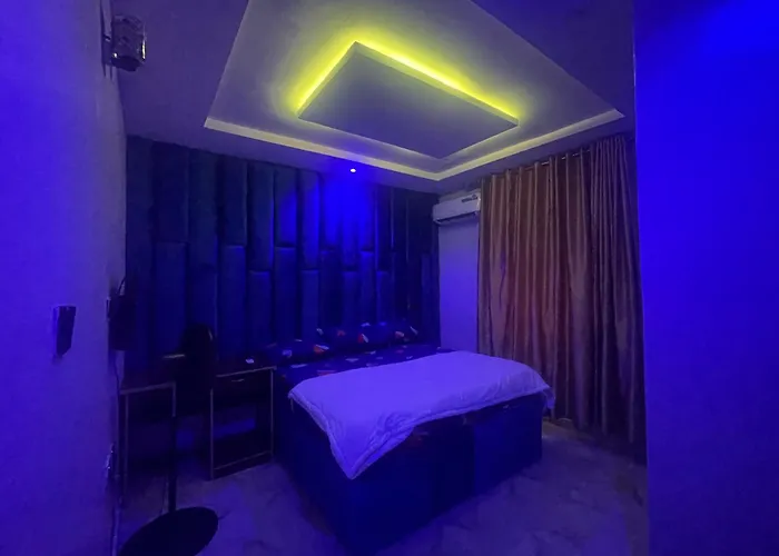 Oil City Paradise Hotel And Suites