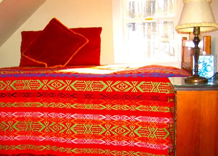 Charming Farmhouse Cottage Rental Situated In The Wilderness Near Stockbridge, Massachusetts