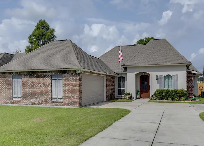 Home W/ Pool & Outdoor Entertainment In Gonzales