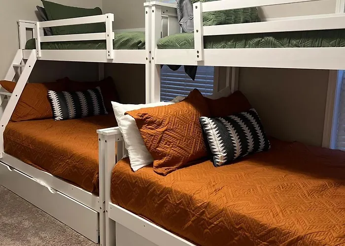 Clemson Football Hideout! 8 Beds! Walk To Campus!