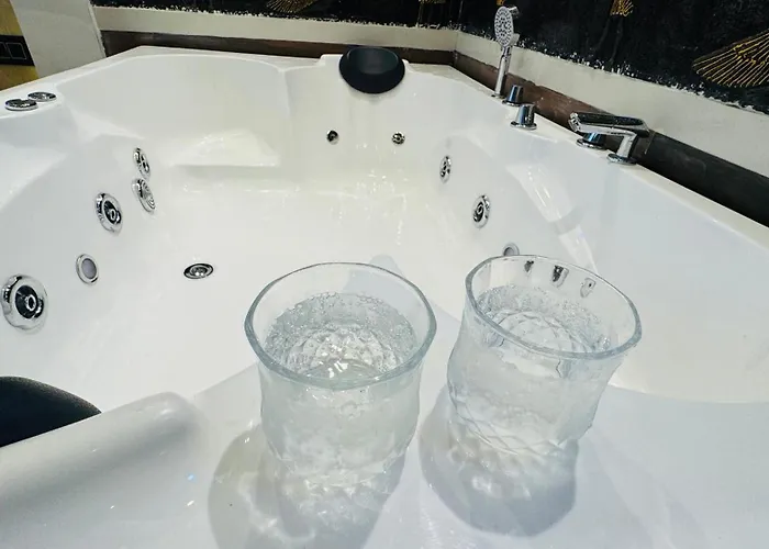 Desisparsh Luxury With Jacuzzi