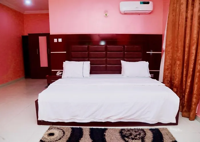 Dinam Hotel And Suites
