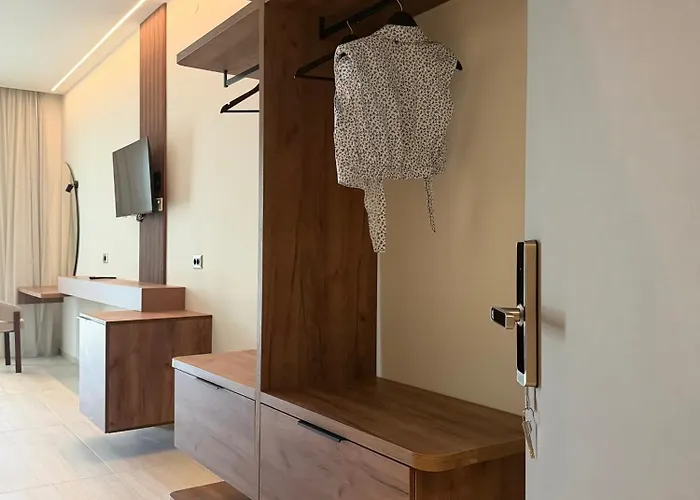 S S Sophie's Suites