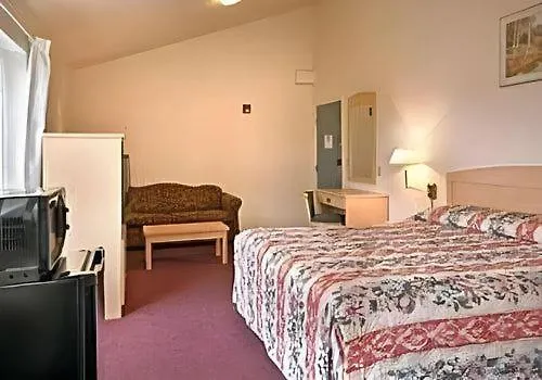 Foothills Inn