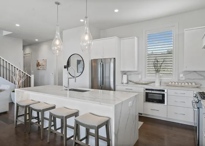 Ridge 3: A Luxurious 4-Bedroom Retreat In Bay Harbor With Stunning Lake Views.
