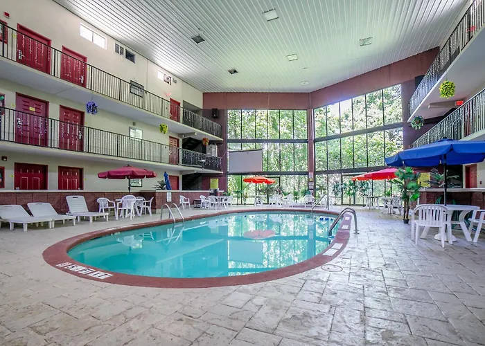 Eureka Springs Atrium Pool Hotel