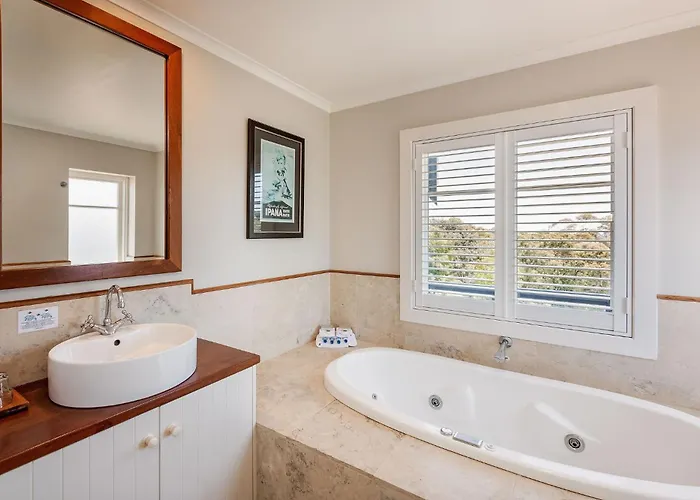 Caves House Hotel