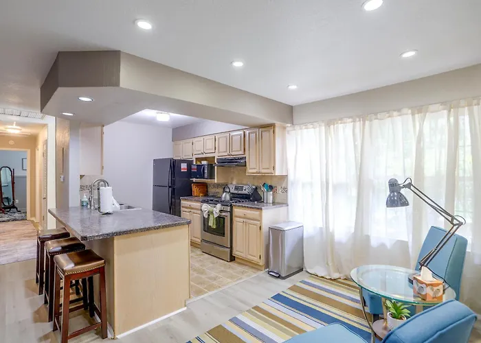 Group-Friendly Rambler W/ Fenced Backyard & Deck
