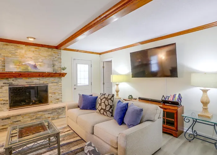 Group-Friendly Rambler W/ Fenced Backyard & Deck