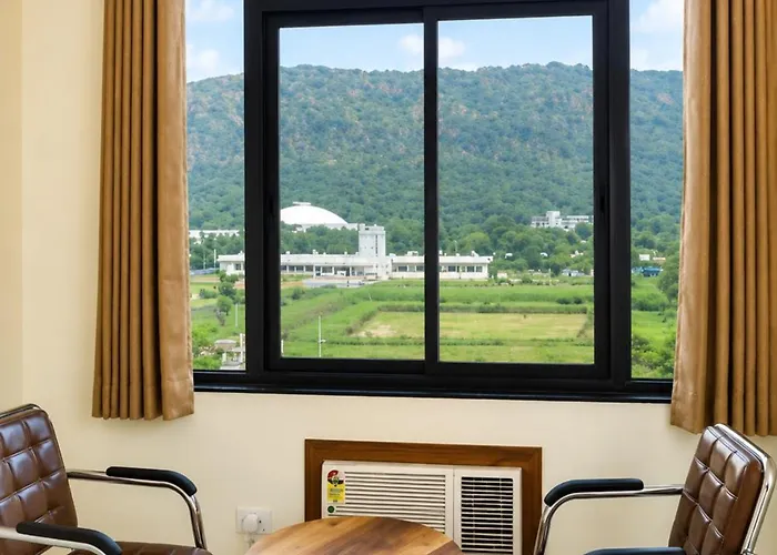 Hotel Jagdish Palace - Elegant Beachside Hotel With Restaurant, Lift & Parking Near Puri Sea Beach And Jagannath Temple