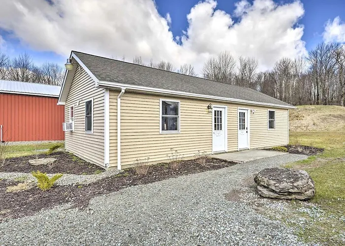 Cozy Room Rental For A Couples' Getaway In The Poconos, Pennsylvania