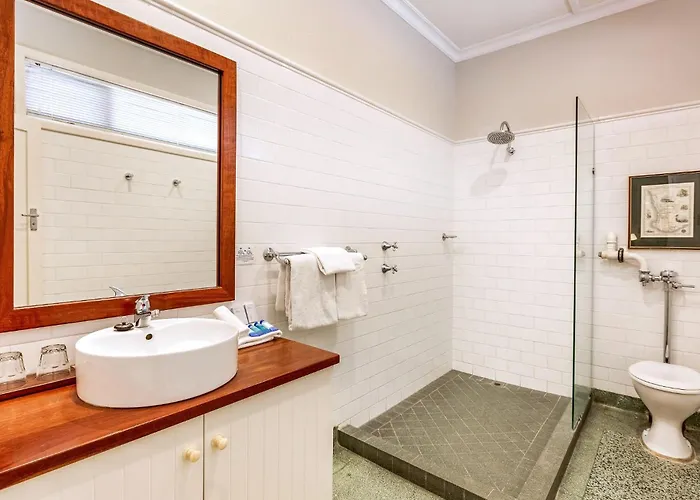 Caves House Hotel