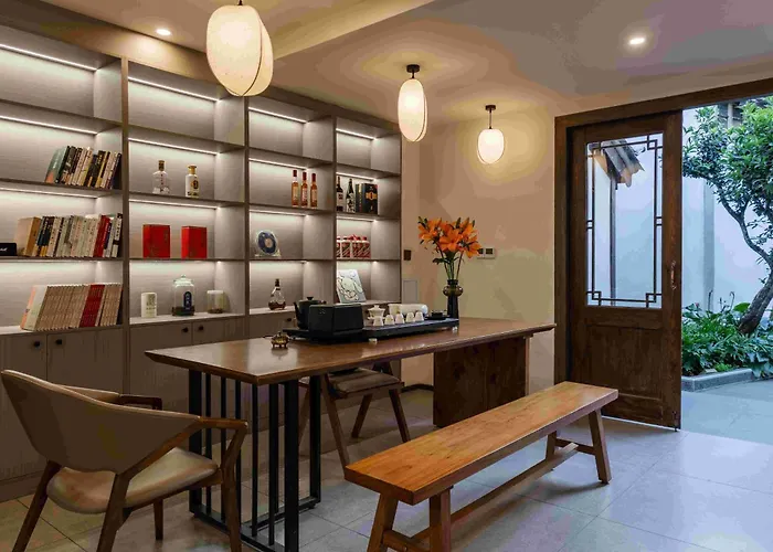 The Nomad Yard - Lijiang Old Town - Social Hostel For Travelers, Hikers & New Friends - Eat & Drink - Free Pick Up From Airport For 3 Nights