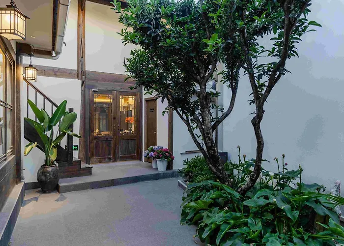 The Nomad Yard - Lijiang Old Town - Social Hostel For Travelers, Hikers & New Friends - Eat & Drink - Free Pick Up From Airport For 3 Nights