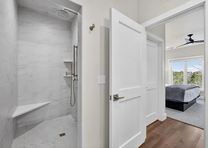 Luxurious 6-Bedroom Home In Bay Harbor With Stunning Amenities!
