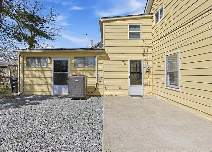 Large Family Beach House - Walk To Colonial Beach