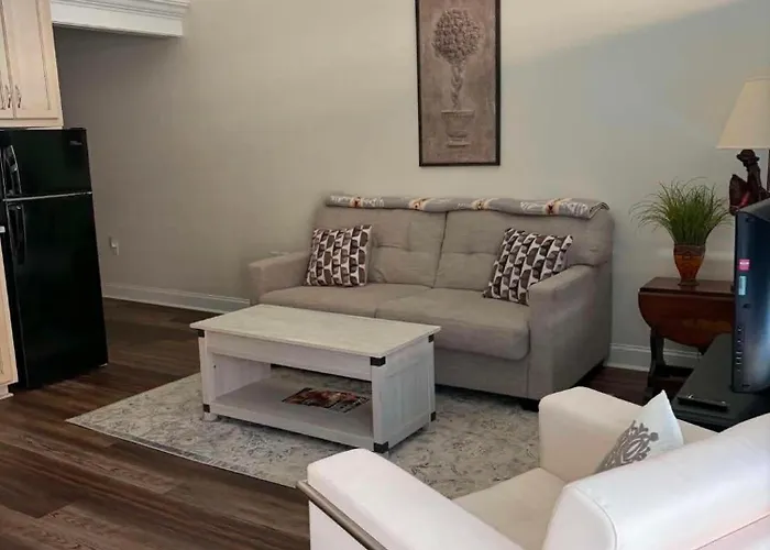 Studio 4 Deluxe 1 Bedroom Apartment Historic Downtown Location