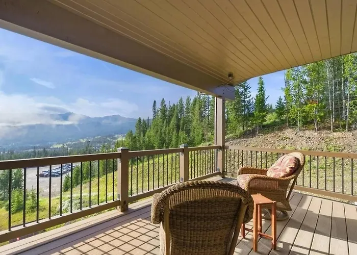 Modern Big Sky Retreat With Mountain Views