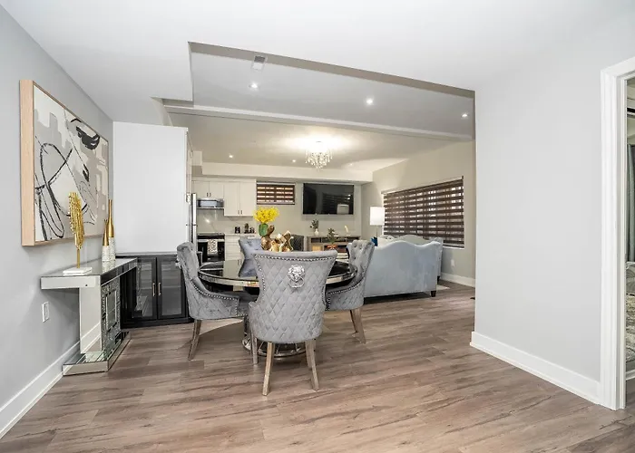 Luxury 2Br Suite King Bed, Fireplace & Parking