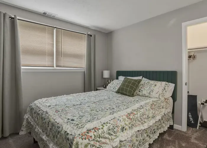 Fresh Corning Flat, Near Cmog - Gaffer, Pet Ok