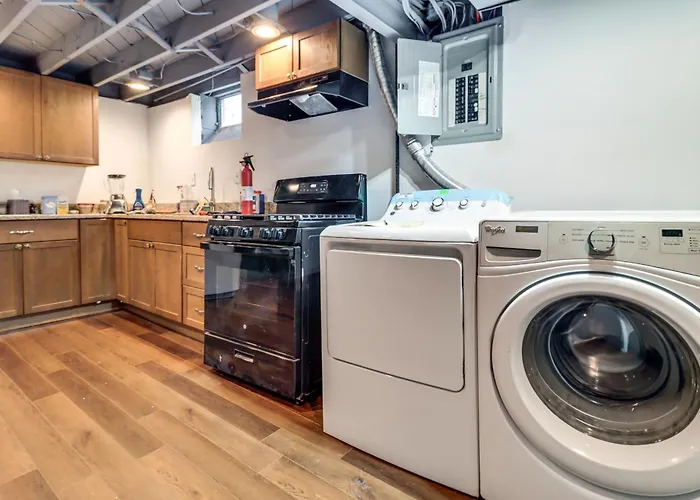 8 Mi To Dtwn Detroit! Apt W/ Shared Yard