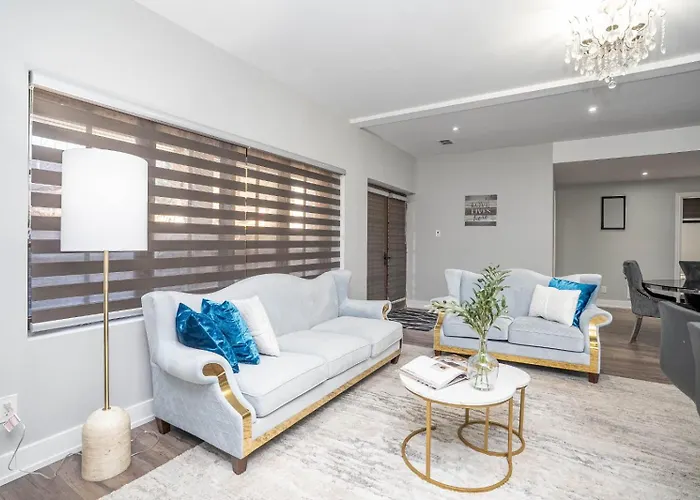 Luxury 2Br Suite King Bed, Fireplace & Parking
