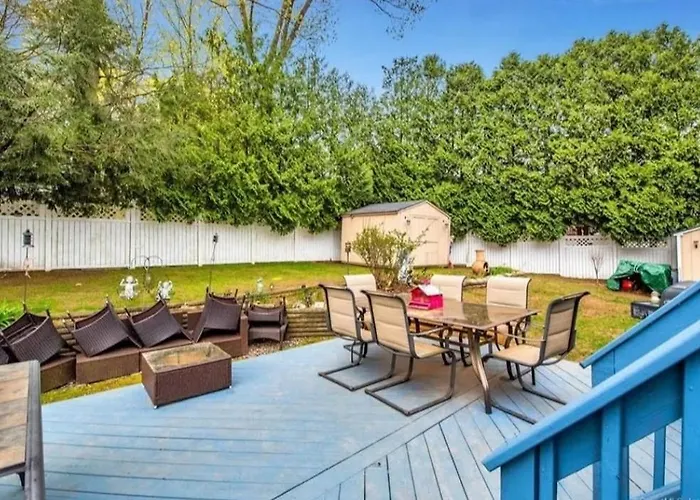 Beautiful Bunker Hill Home With Gym And Yard!